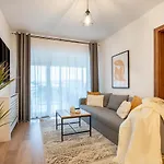 Lakeview Modern Condo-tennis, Parking, Balcony Апартаменты