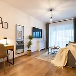 Lakeview Modern Condo-tennis, Parking, Balcony *