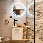 Lakeview Modern Condo-tennis, Parking, Balcony Апартаменты *
