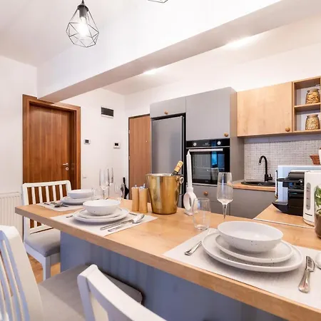 Lakeview Modern Condo-tennis, Parking, Balcony Lejlighed *