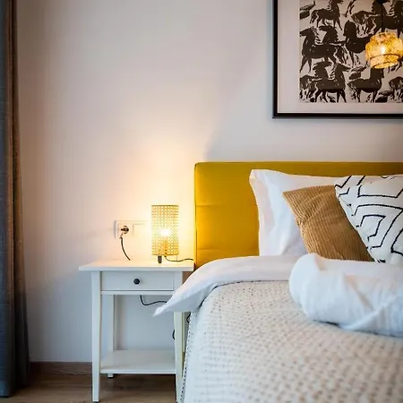 Lakeview Modern Condo-tennis, Parking, Balcony Lejlighed *