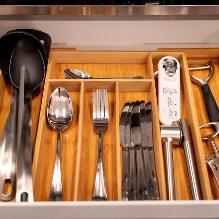 Lakeview Modern Condo-tennis, Parking, Balcony *