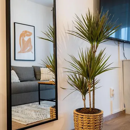 Lakeview Modern Condo-tennis, Parking, Balcony * Cluj-Napoca