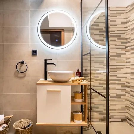 Lakeview Modern Condo-tennis, Parking, Balcony Appartement *