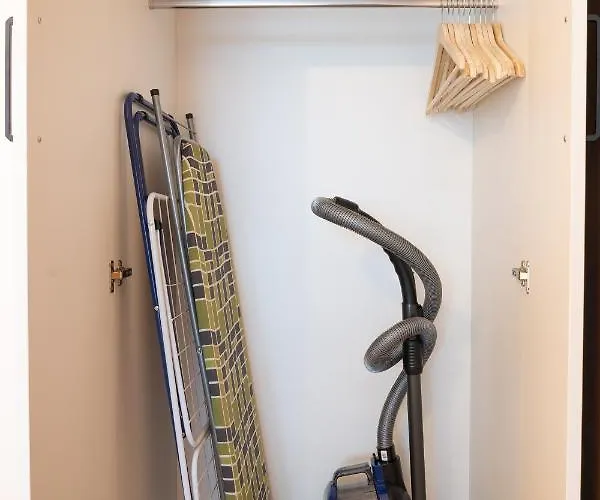 Apartment Lakeview Modern Condo-tennis, Parking, Balcony *