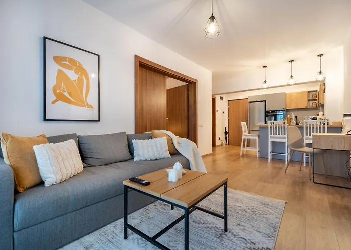 Apartment Lakeview Modern Condo-tennis, Parking, Balcony