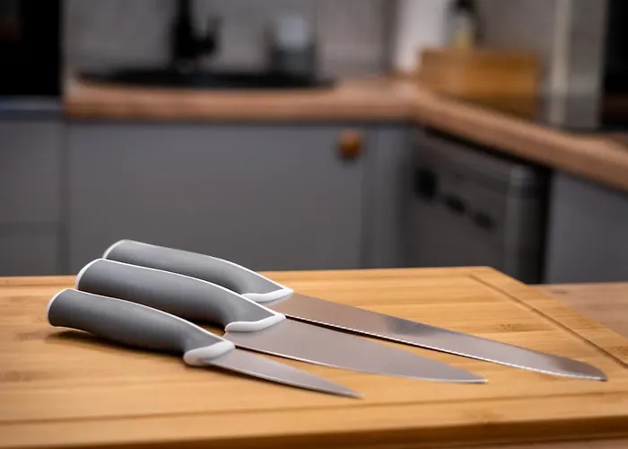 Lakeview Modern Condo-tennis, Parking, Balcony Apartment