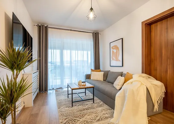 Lakeview Modern Condo-tennis, Parking, Balcony Apartment