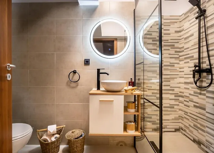 Lakeview Modern Condo-tennis, Parking, Balcony Apartment