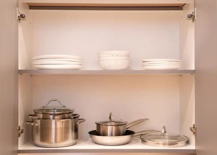 Lakeview Modern Condo-tennis, Parking, Balcony *