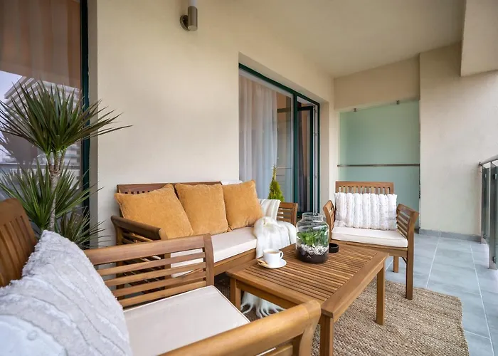 Lakeview Modern Condo-tennis, Parking, Balcony Apartment *