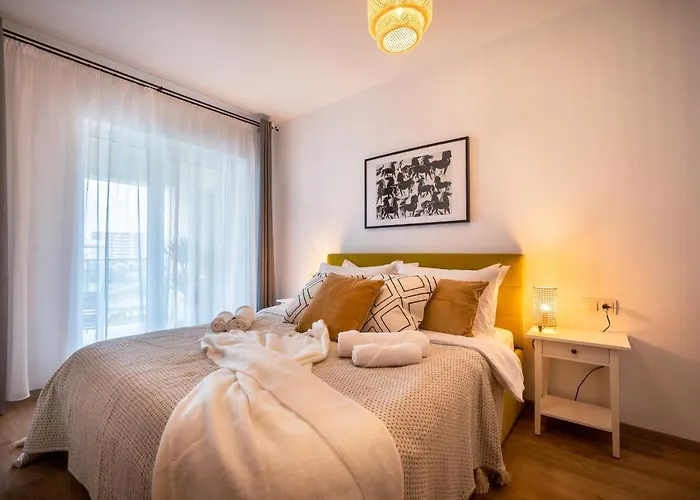 Apartment Lakeview Modern Condo-tennis, Parking, Balcony Cluj-Napoca