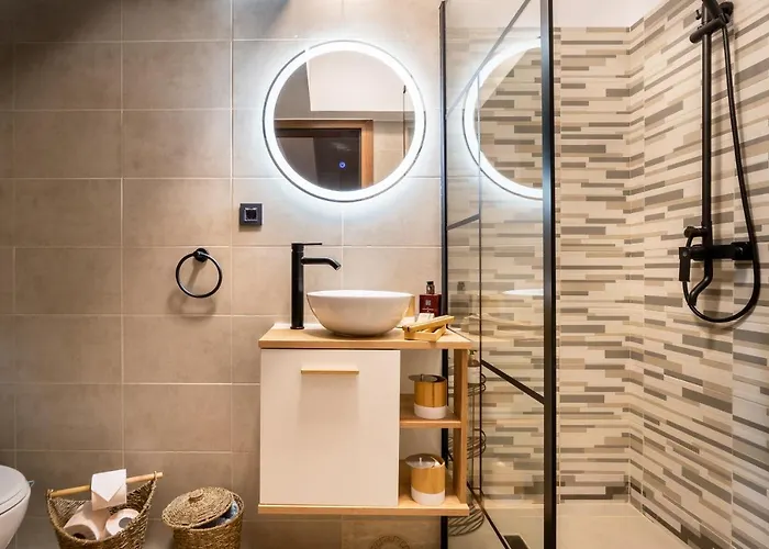 Lakeview Modern Condo-tennis, Parking, Balcony Apartment *